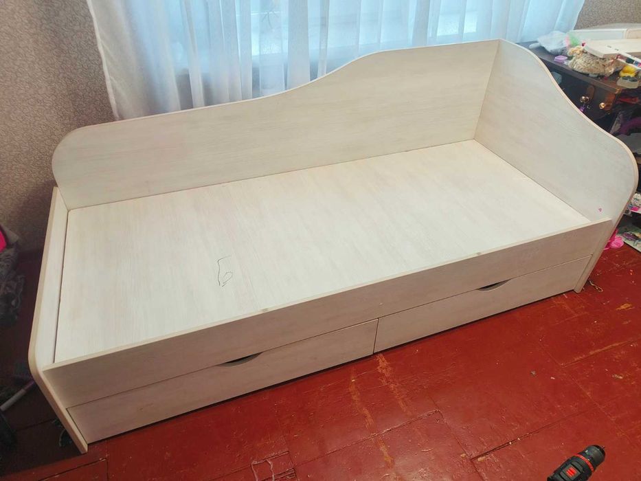 Ліжко односпальне