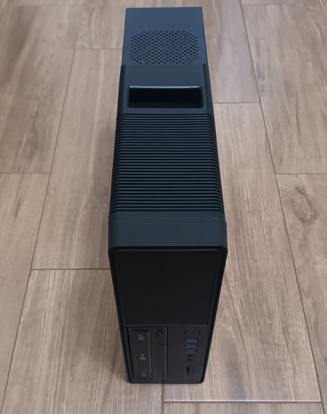 Caixa UNIKA SFF para micro ATX ou ITX com fonte alimentação 450 Watts