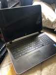 Laptop HP z zasilaczem.