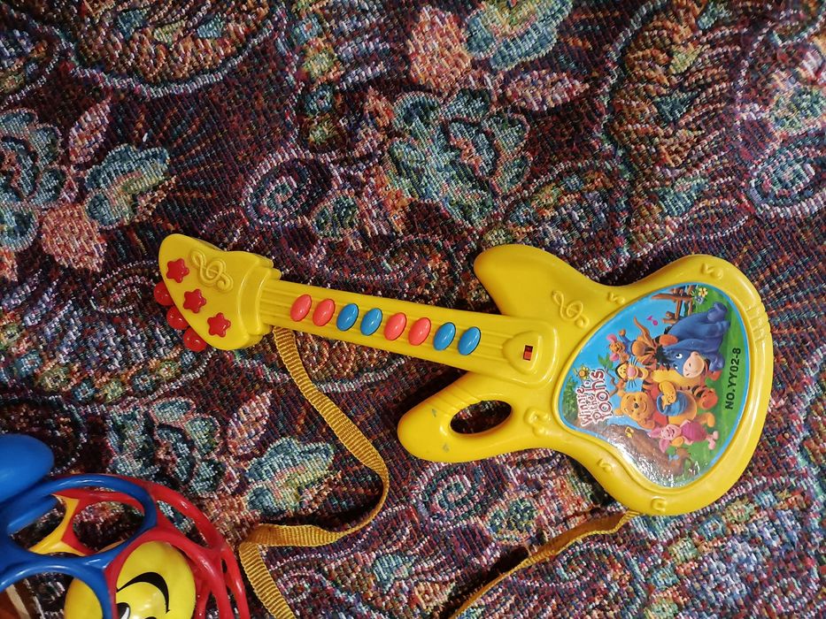 Продам детские игрушки .