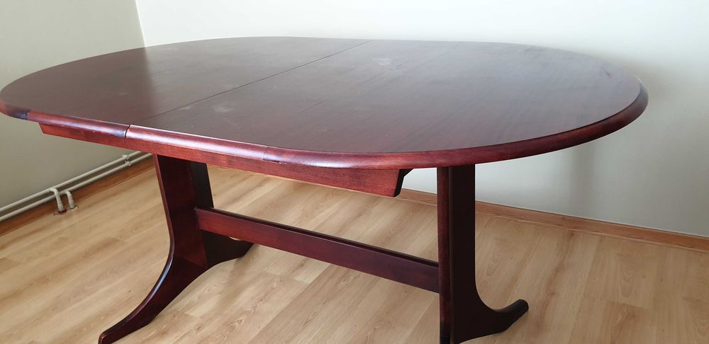 stół drewniany owalny