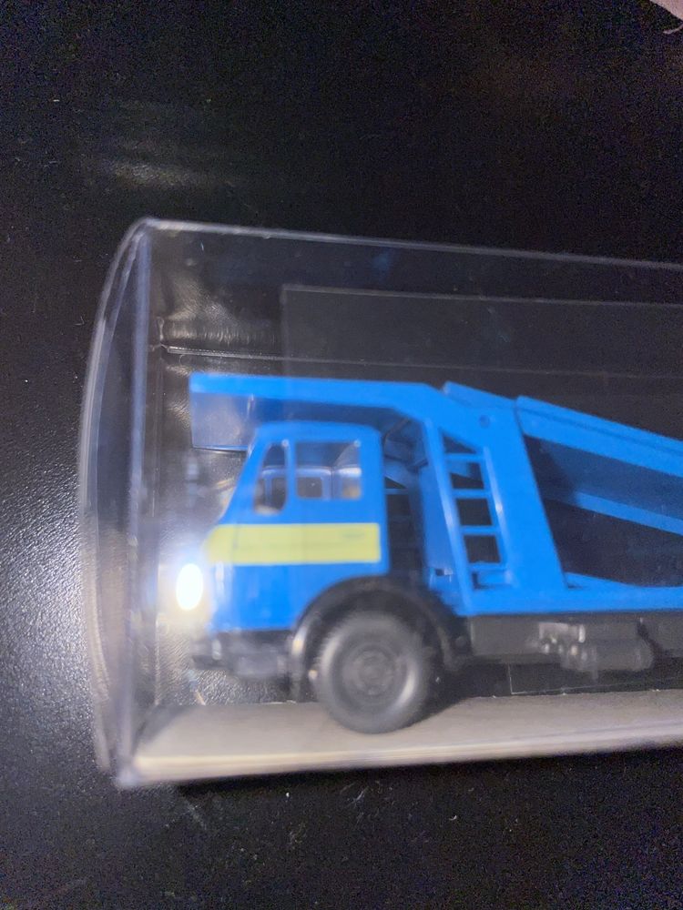Miniatura Mercedes 1622 da wiking