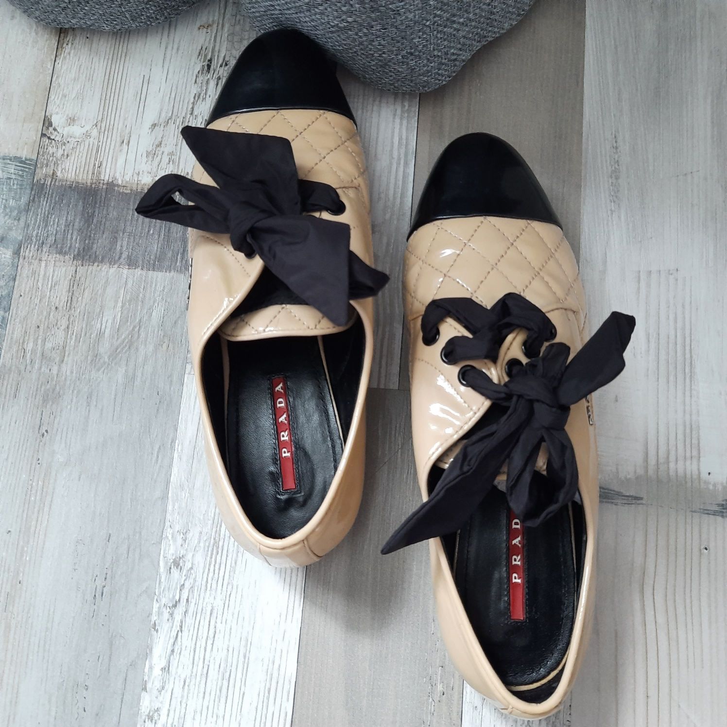 Мокасіни,кеди,туфлі Prada
