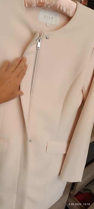 Płaszczyk jesienny długi żakiet pudrowy róż  Vila