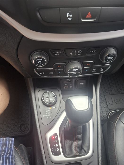 Jeep cherokee  продам