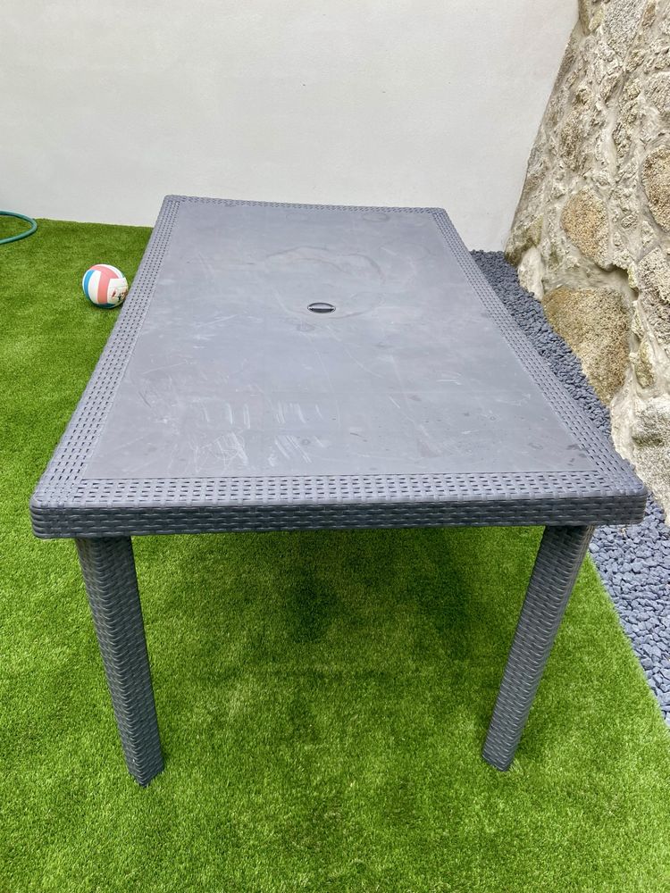 mesa de jardim em resina