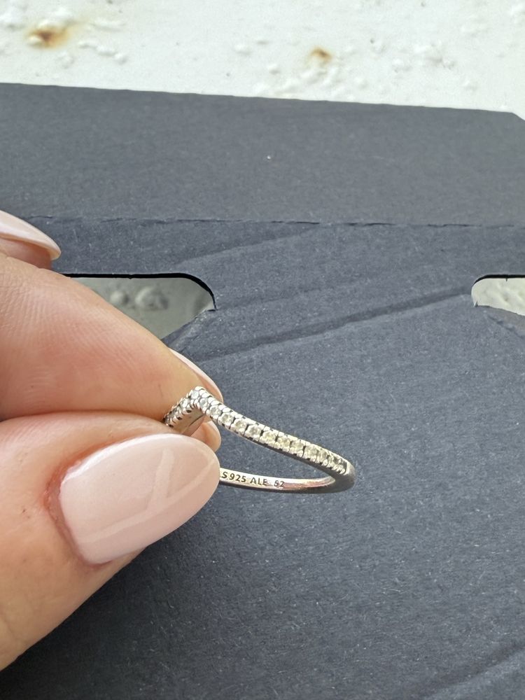 Vende-se conjunto aneis Pandora em Prata