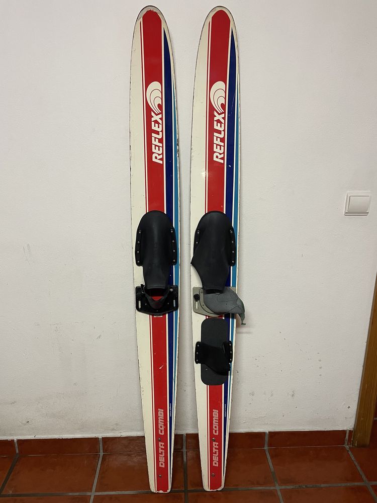 Skis aquáticos em madeira