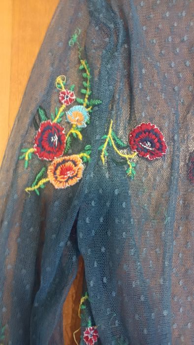 Top rede com bordados Zara