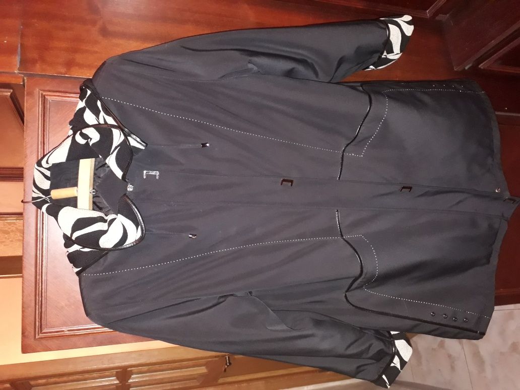 куртка осенняя с шарфом на подстежке jansteen большей размер