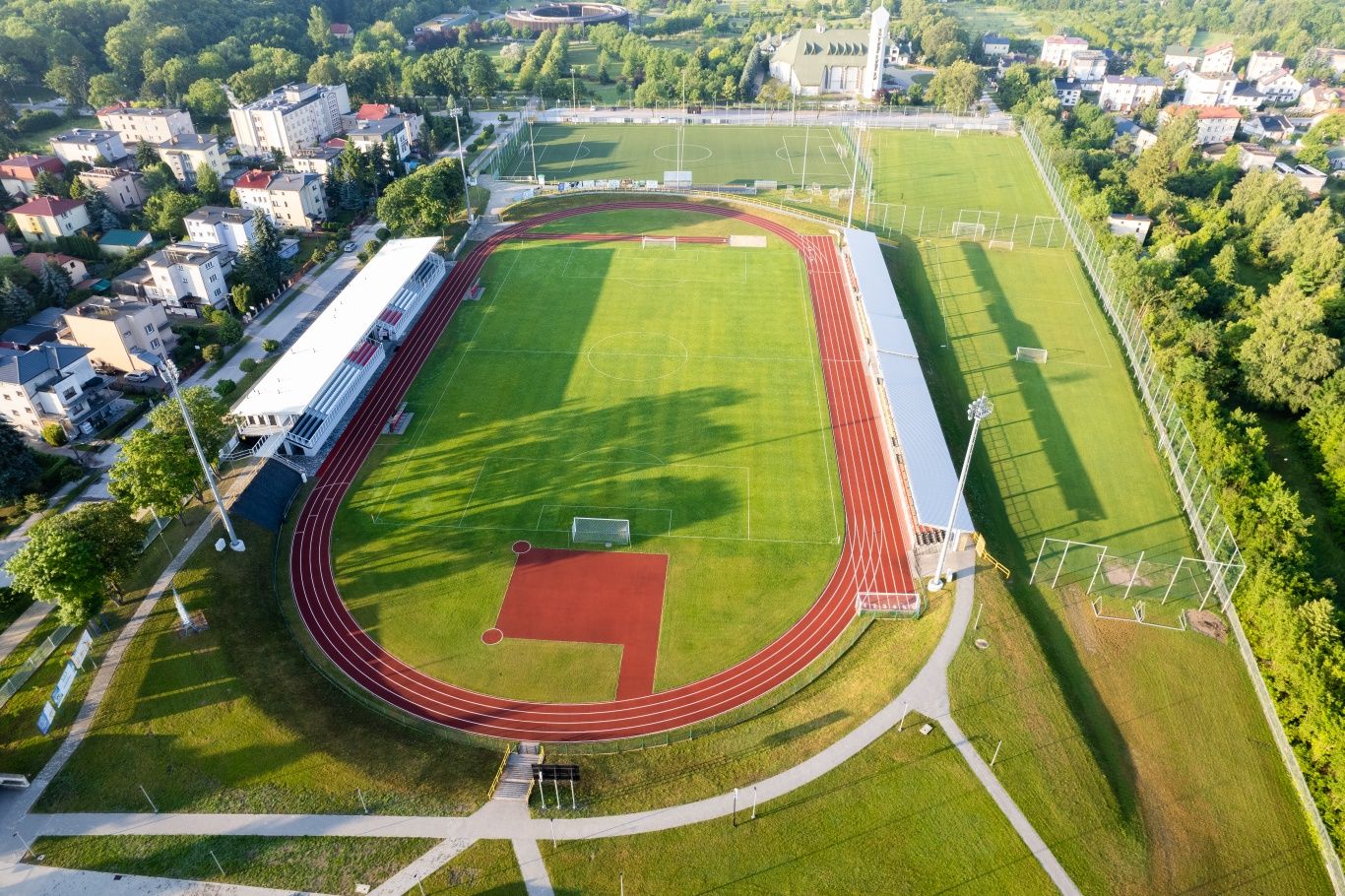 Usługi dronem - zdjęcia z drona, nieruchomości, inspekcje, straty