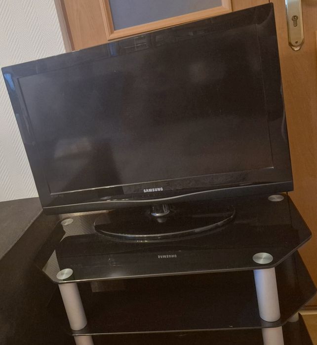 Телевизор Samsung 32" + тумба під телевизор