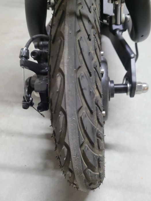 Hulajnoga elektryczna z siedziskiem skuter el. Manta 12'' MES1202H