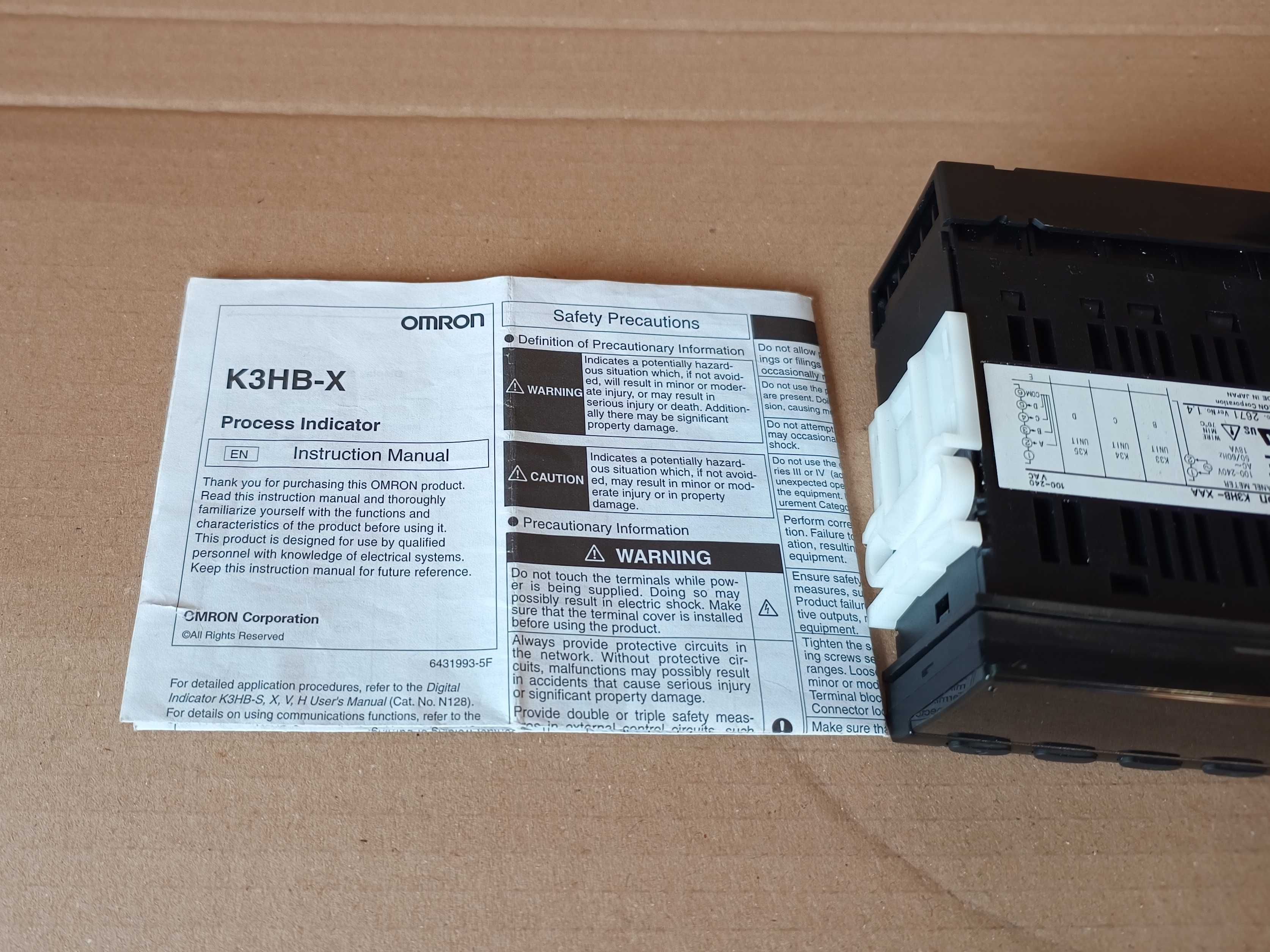 Cyfrowy miernik panelowy Omron K3HB-XAA