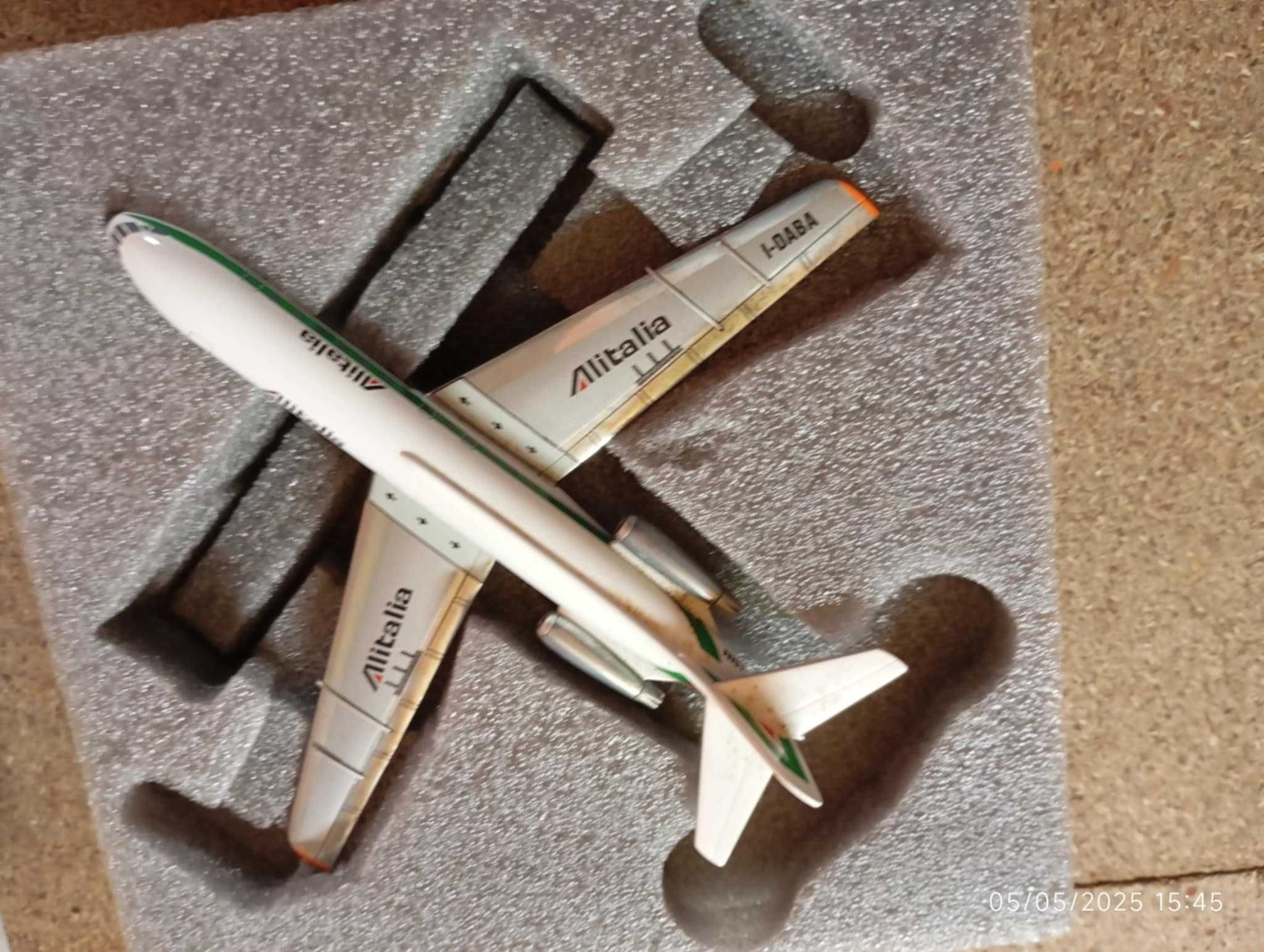 Coleção de modelos escala 1/400 e outros