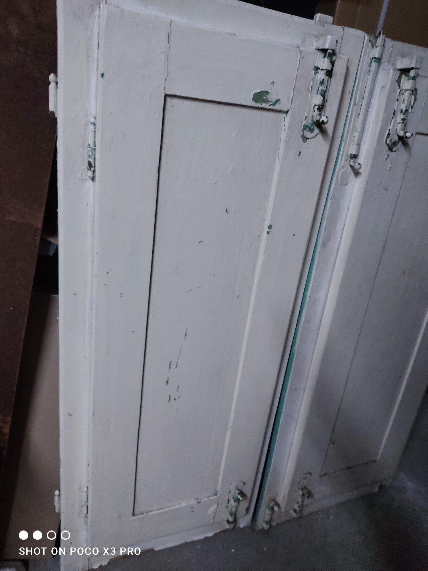 Janelas de madeira com portadas incluídas