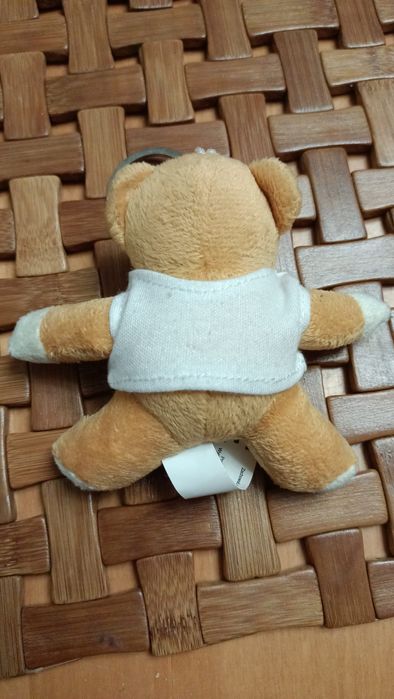 Miś breloczek zawieszka biblioteka publiczna gminy Grodzisk mazowiecki