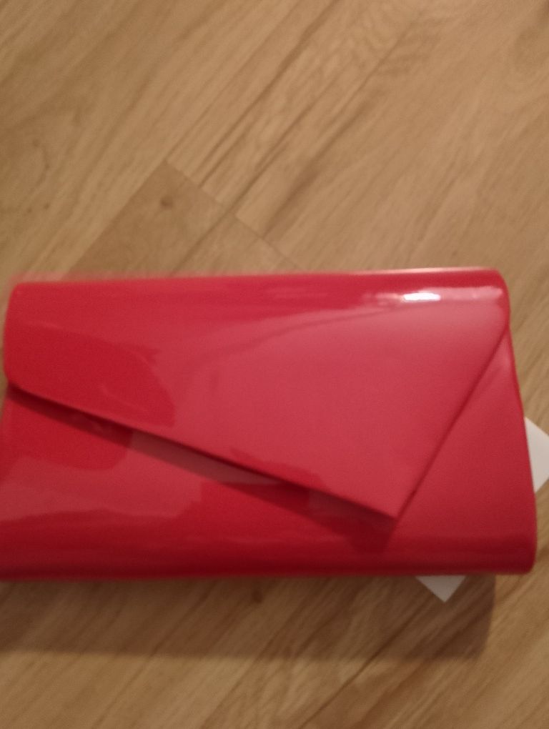 Nowa elegancka kopertówka w kolorze fuksji