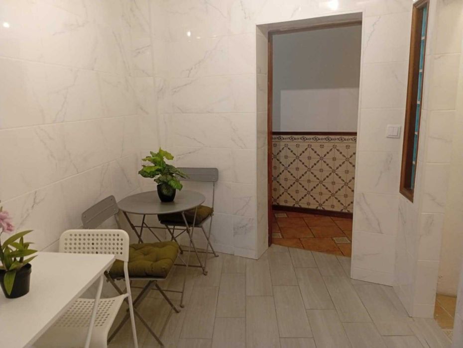 Quarto ao pé do metro, Trindade, Porto