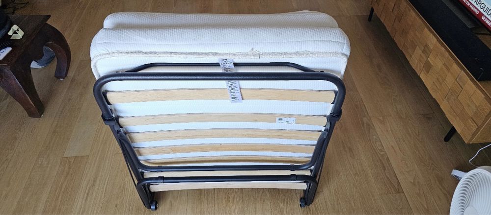 Vendo divan desdobravel com colchao novo.