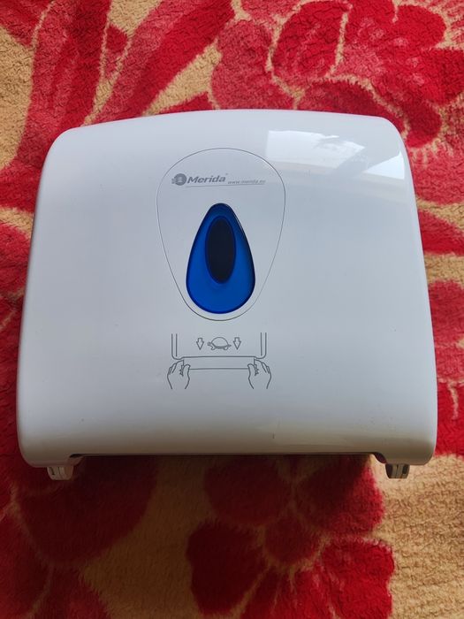 Podajnik na ręczniki