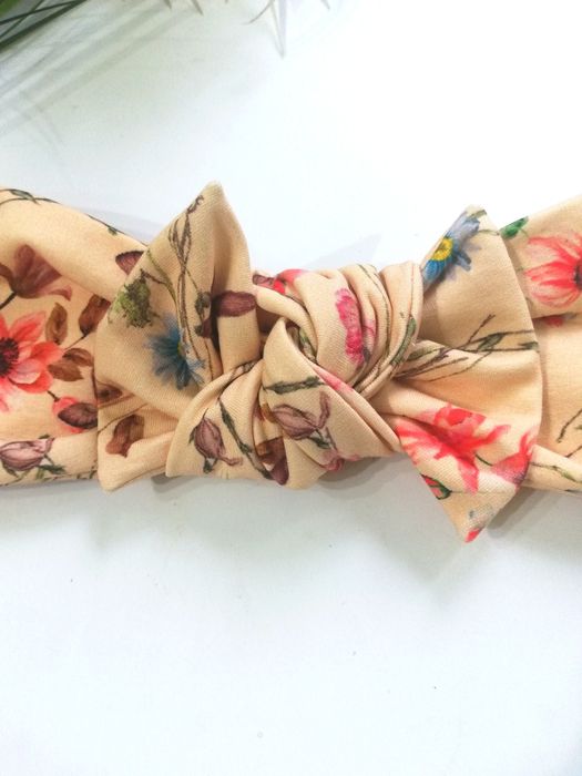 Opaska z gumką brzoskwiniowa łąka handmade