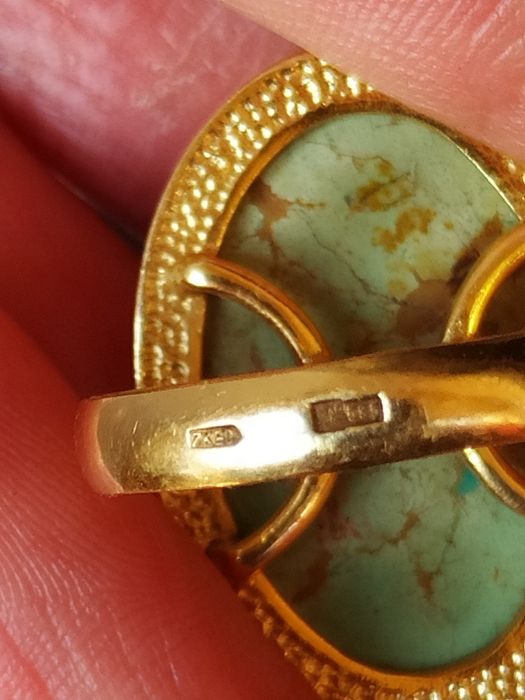 7.37 Золота каблучка 19.5 з бірюзою лимонне жовте золото