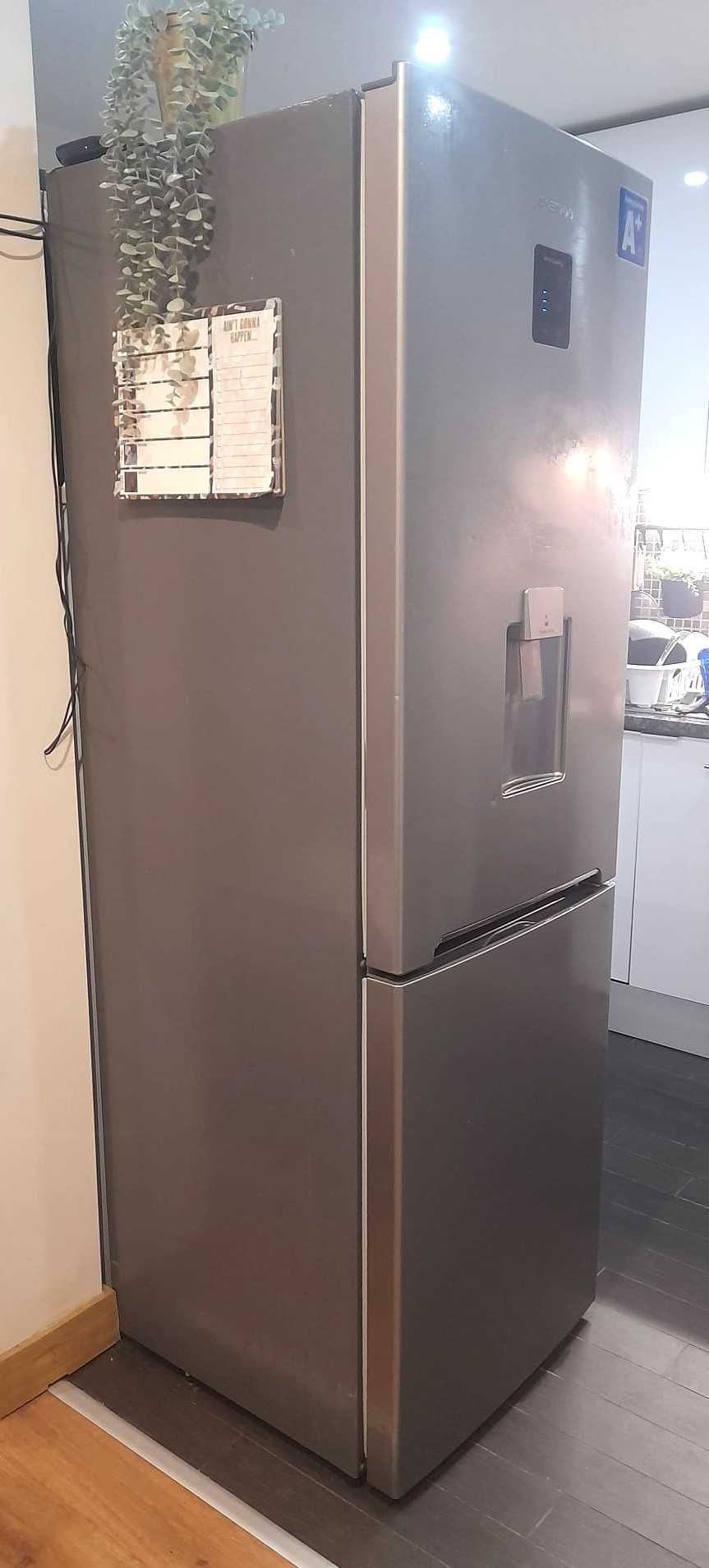 Combinado, Daewoo, com dispensador de água