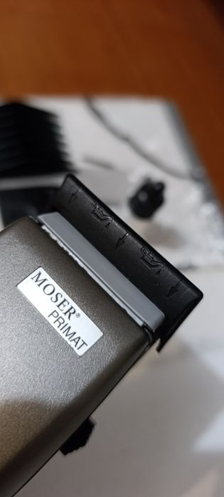 Професійна машинка для стрижки волосся