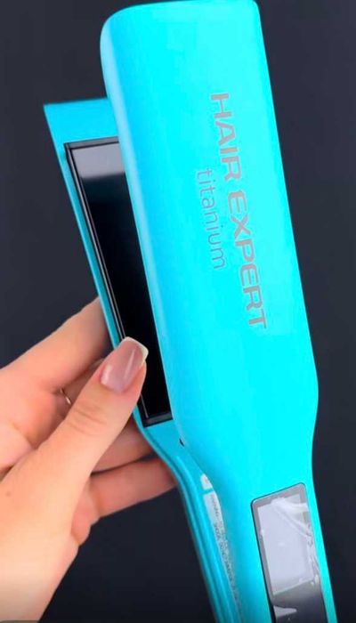 Титанові вирівнювачі Hair Expert з широкими пластинами