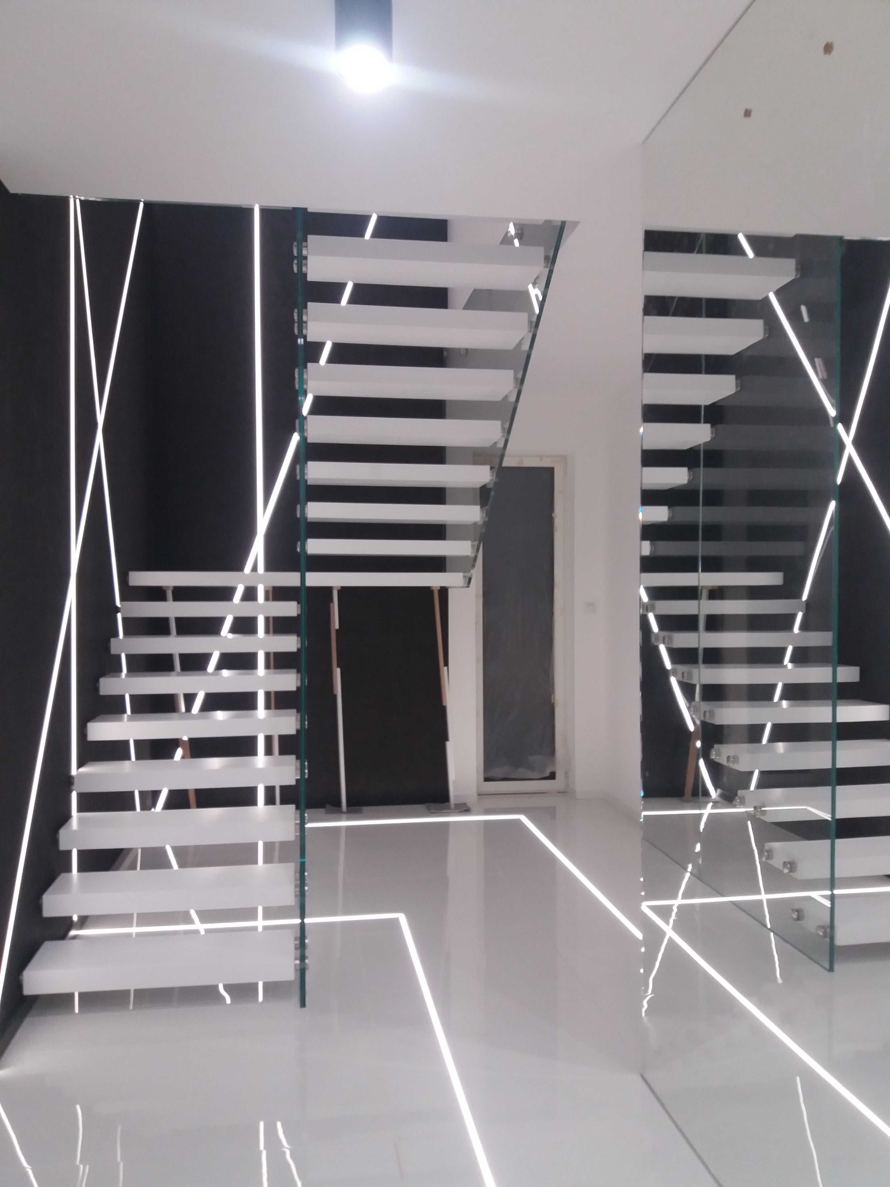 schody półkowe jesionowe balustrady szklane