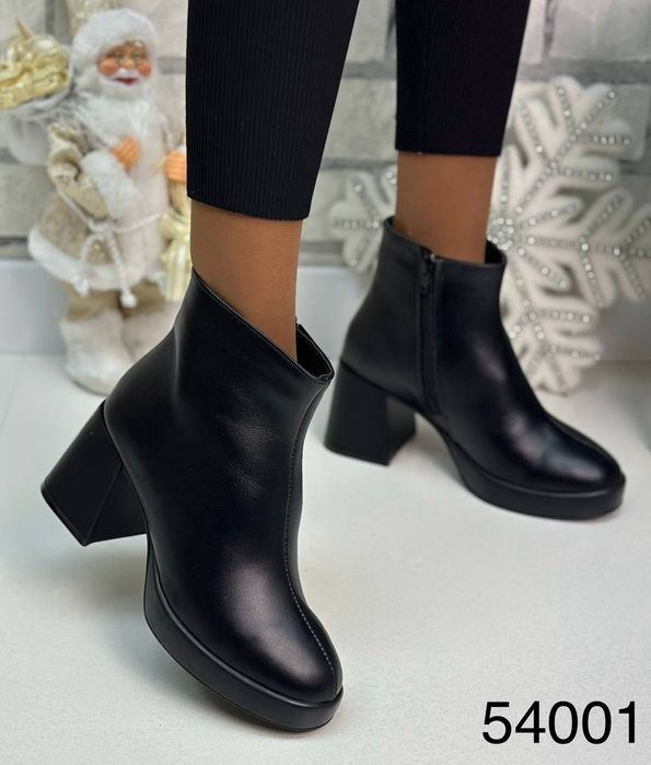 Жіночі шкіряні зимові черевики в кольорах