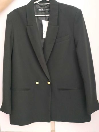 Черный стильный пиджак Zara