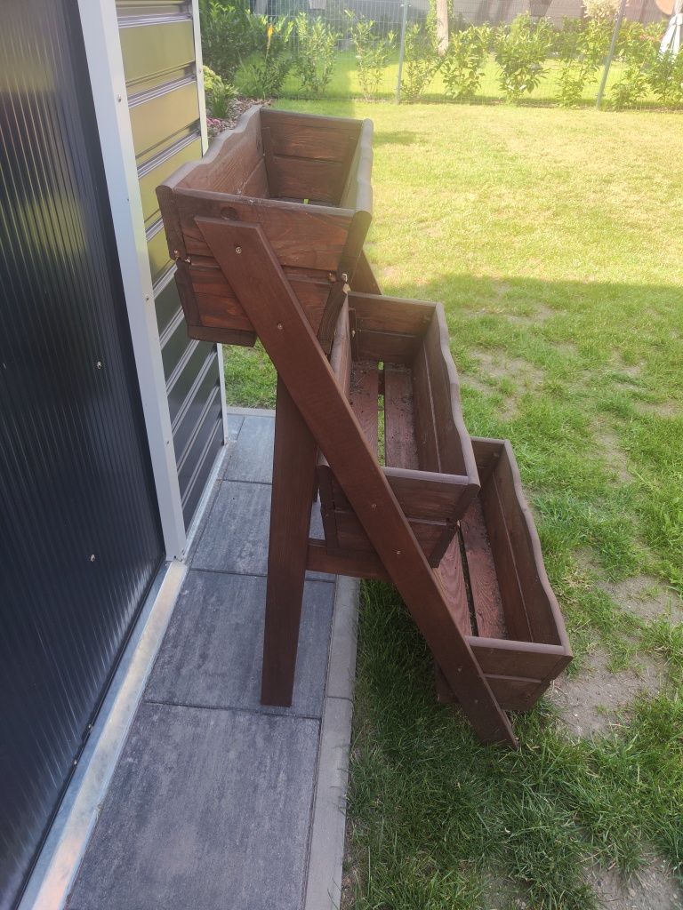 Kwietnik kaskadowy drewniany
