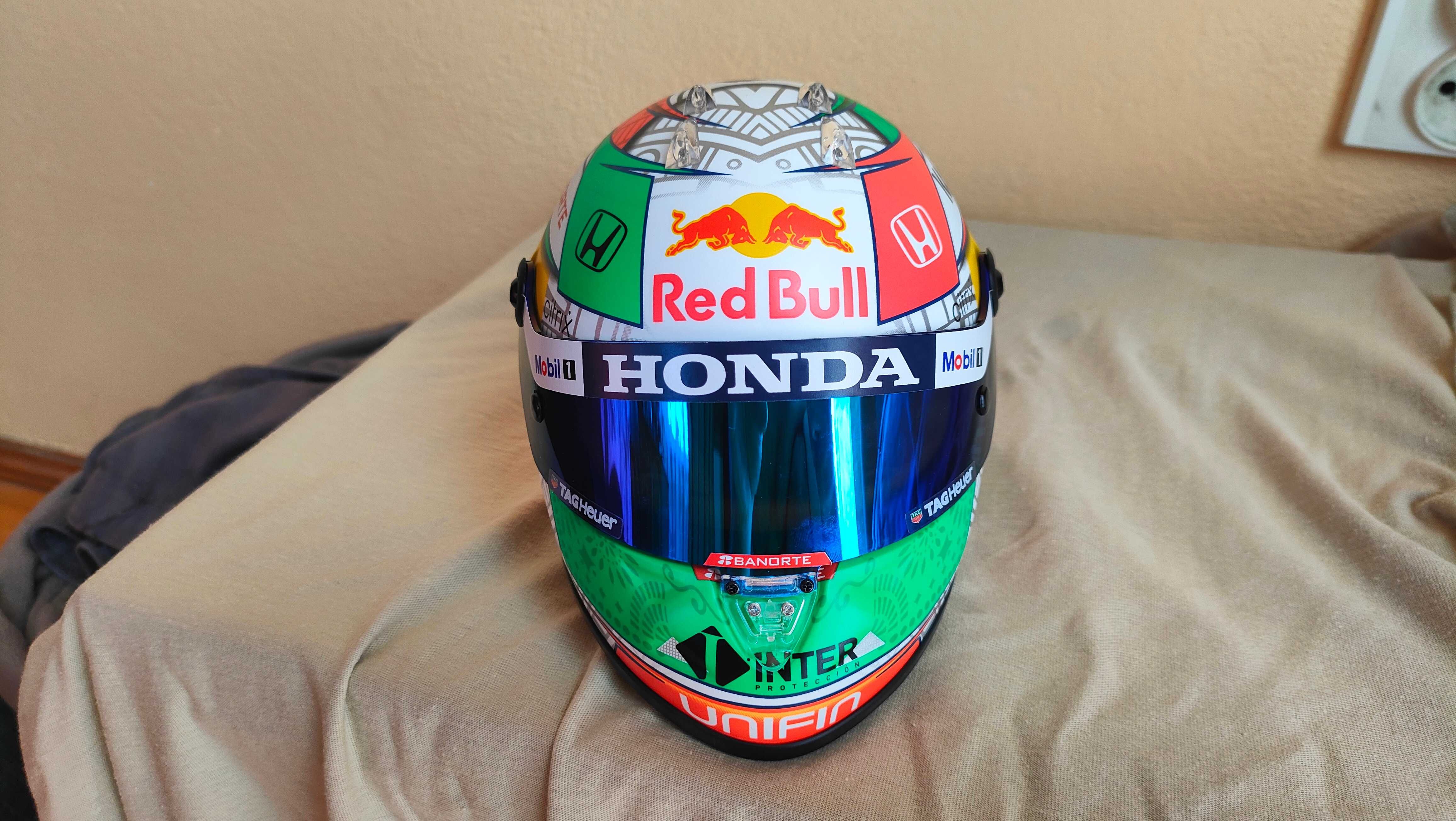 Kask w skali 1/2 Sergio Perez Red Bull Racing F1