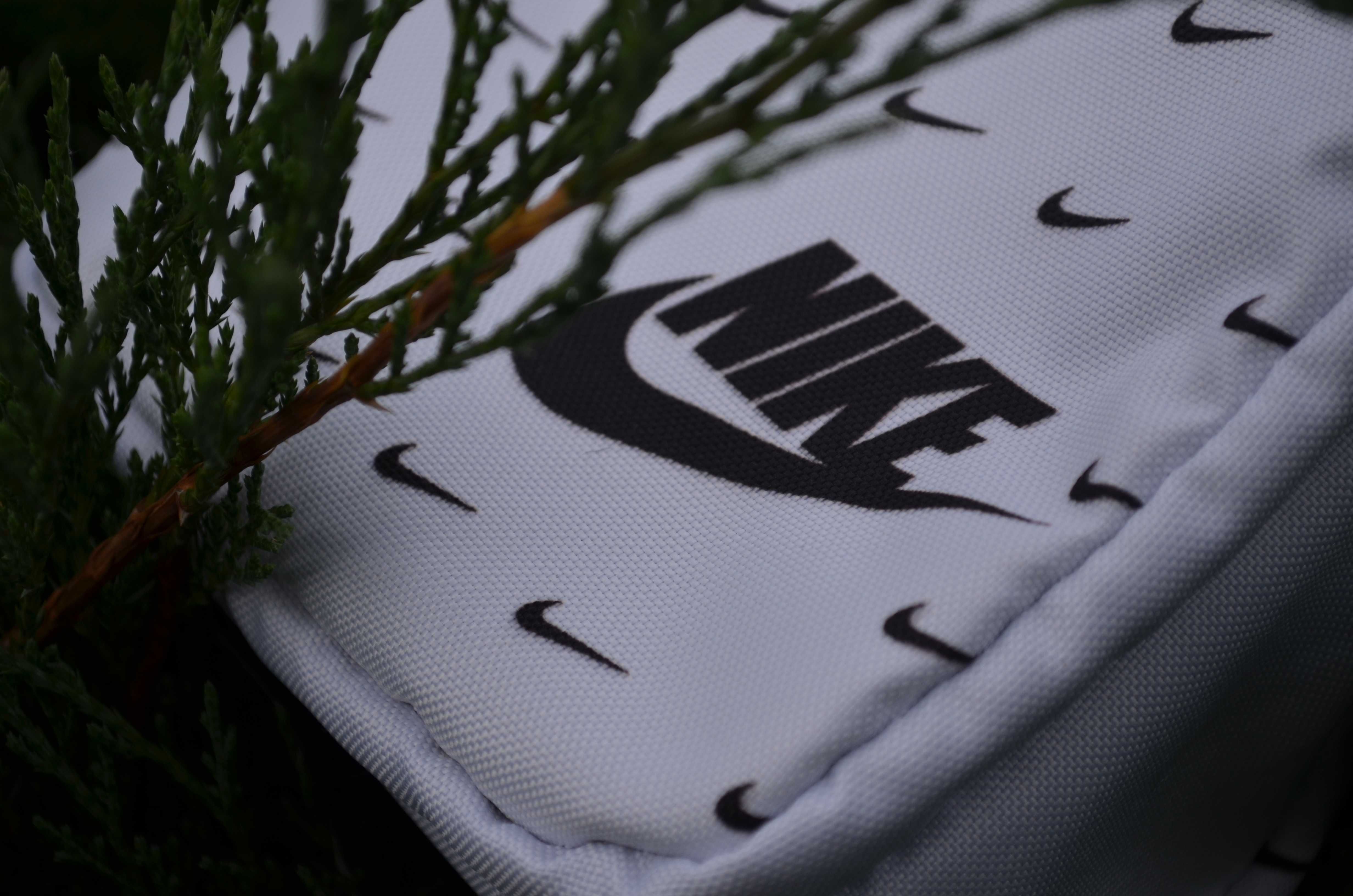 Сумка Nike Heritage Нагрудна Месенджер Біла з чорними