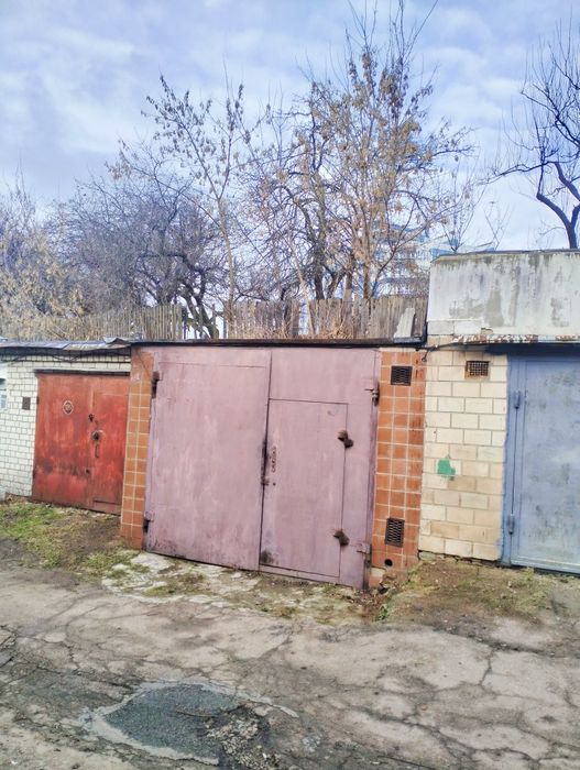 Гараж в АК- 17 по вул.Київській .ВЛАСНИК