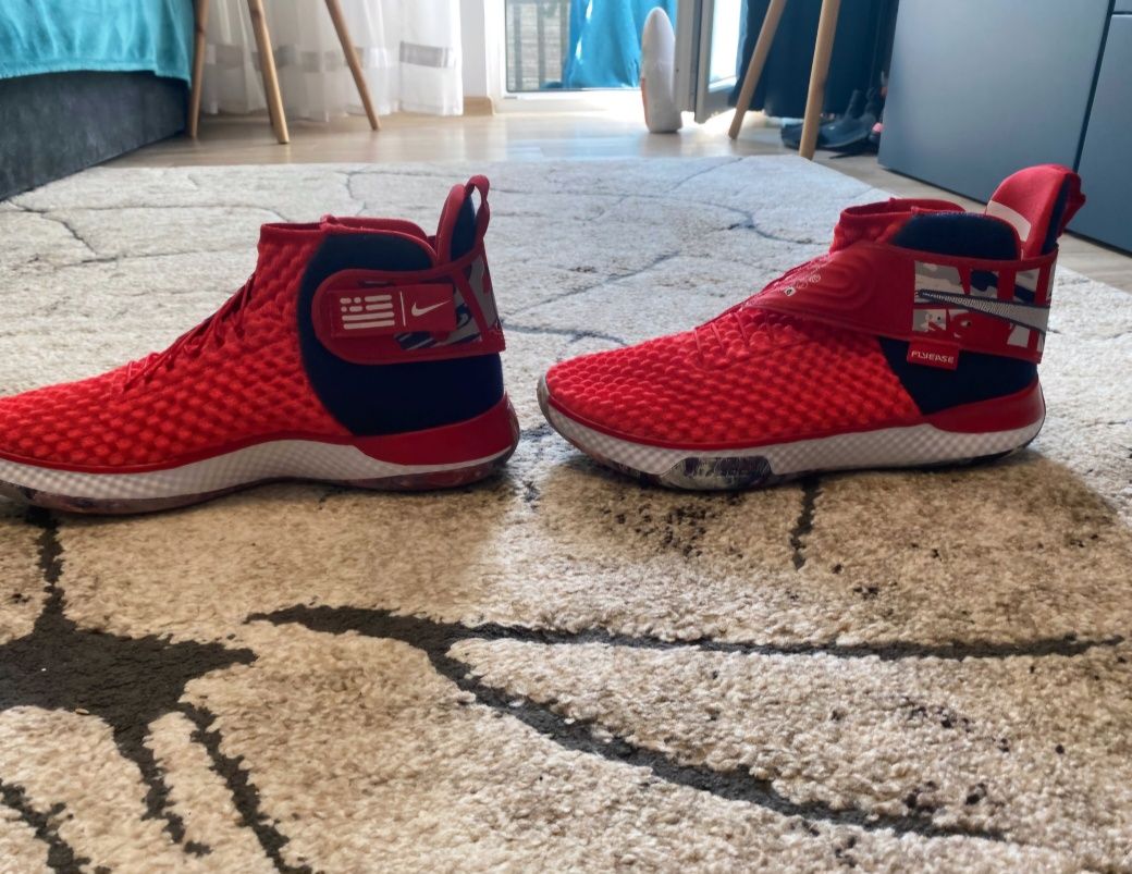 Nike Air Zoom Unvrs Flyease
