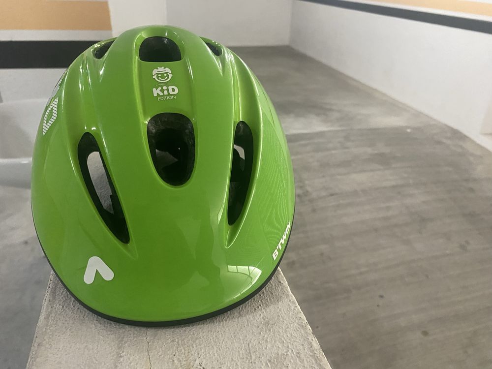 Capacete infantil verde – Tamanho ajustável
