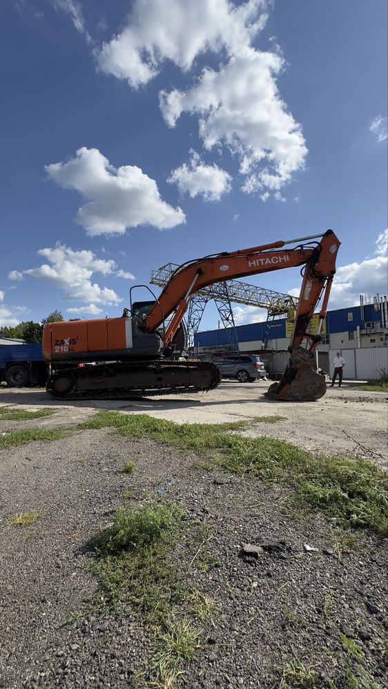 Продаж екскаватора HITACHI ZX210-LC3