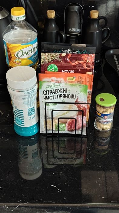 Здається подобово будиночок у лісі