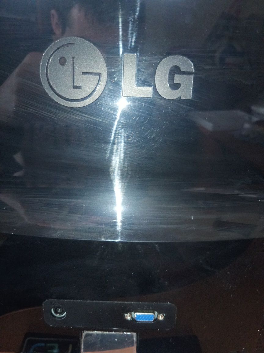 Монитор LG E2060S