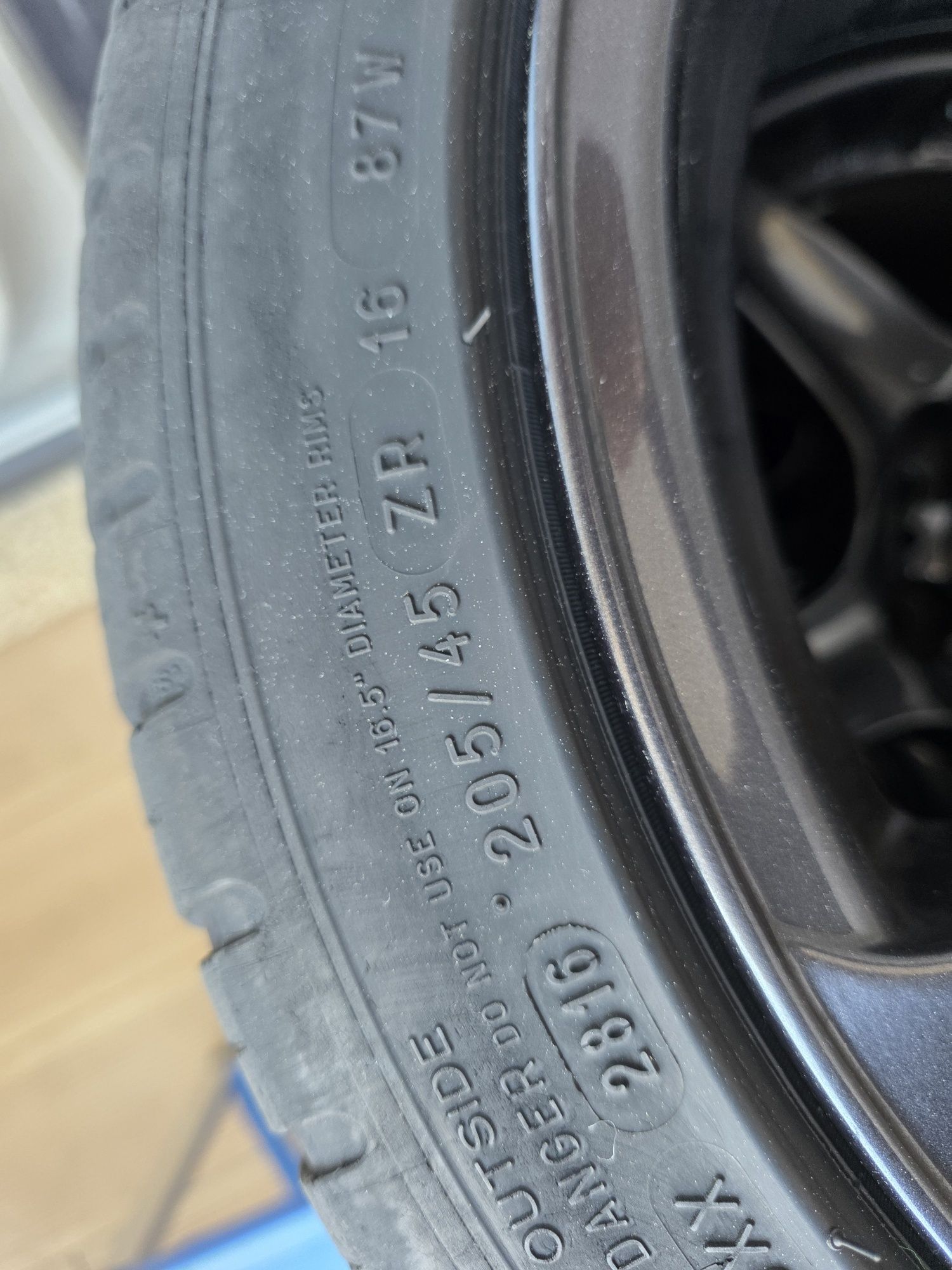 Vendo jantes 16 5/100 com pneus Michelin