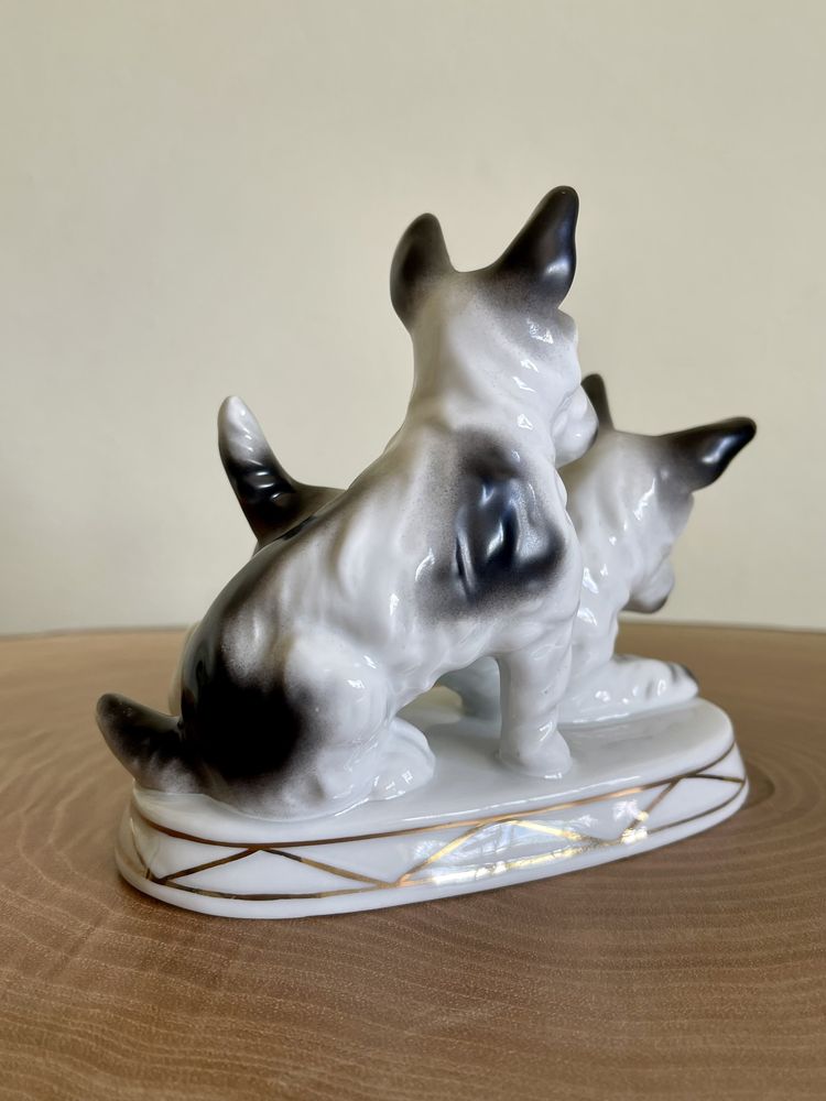 Figura Porcelana Electro-Cerâmica Candal Par de Cães em Biscuit