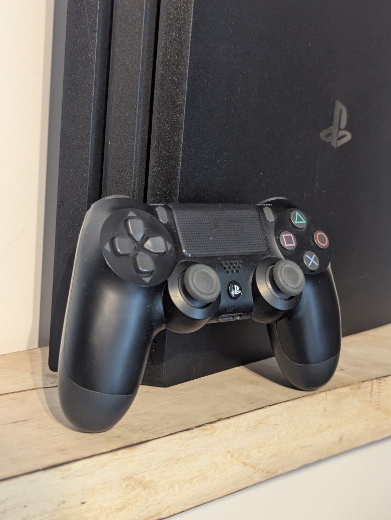 PS4 Pro 4K HDR + pad Soft 9.60 Jailbreak