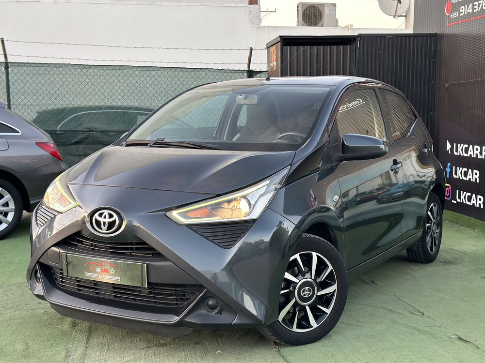 Toyota Aygo 1.0 X-Play +  X-touch  ‘ GARANTIA ‘