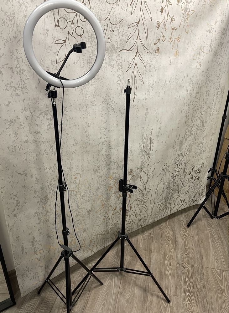 Domowe studio fotograficzne tla satyw lampa