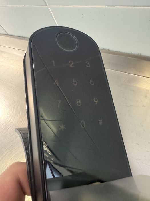 Fechadura inteligente Tuya