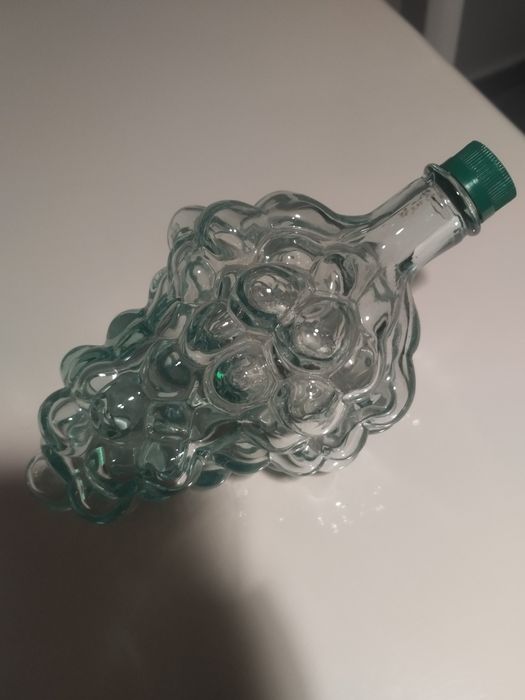 Peça decorativa com formato de uvas