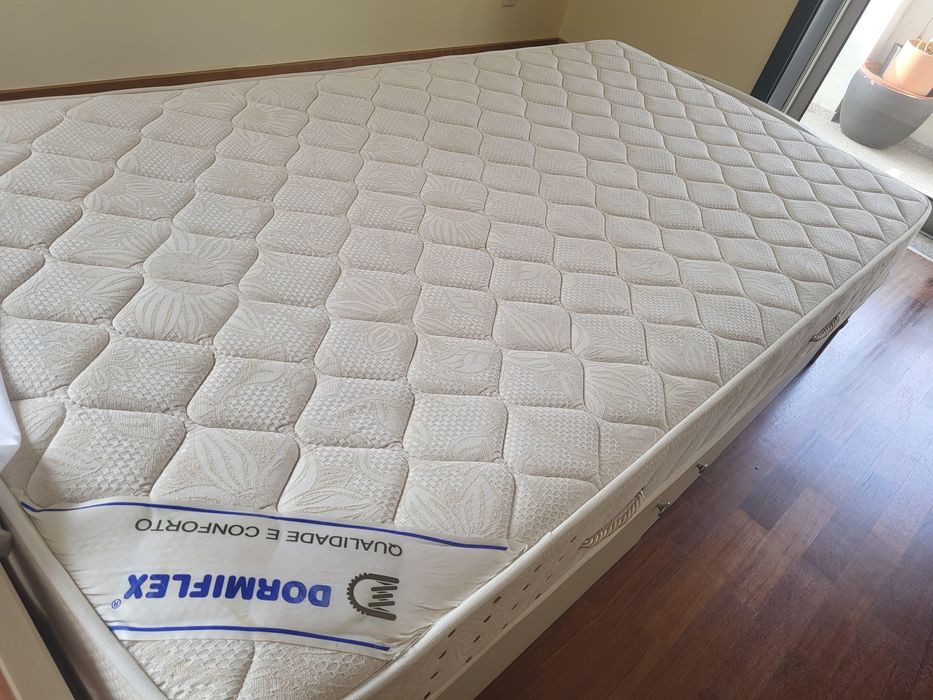Cama de solteiro completa em otimo estado